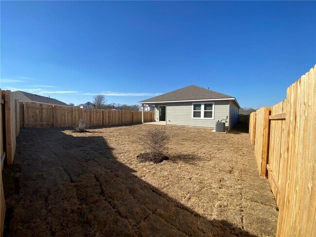 Building Photo - 384 Gaida Loop