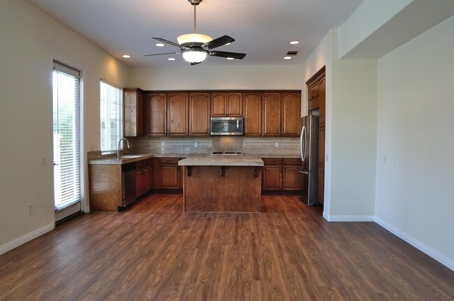 Building Photo - 1816 Pintura Cir W