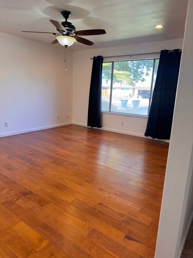 Building Photo - Spacious 3 Bedroom Fresno Home