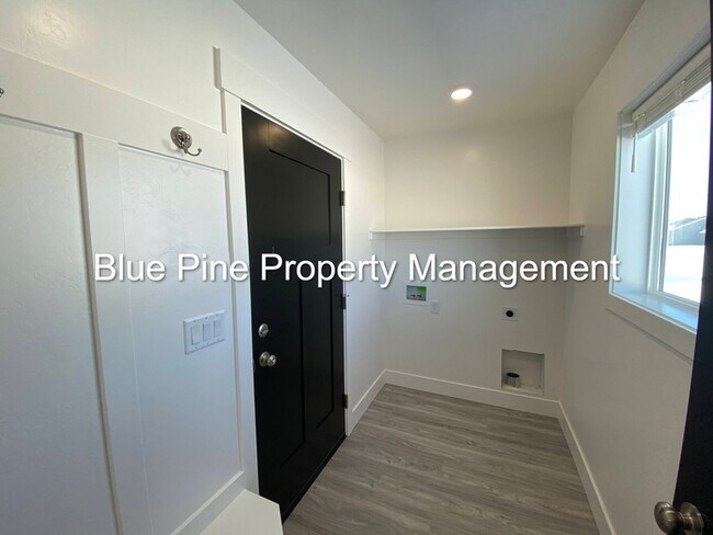 Building Photo - 4331 Catalina Ave