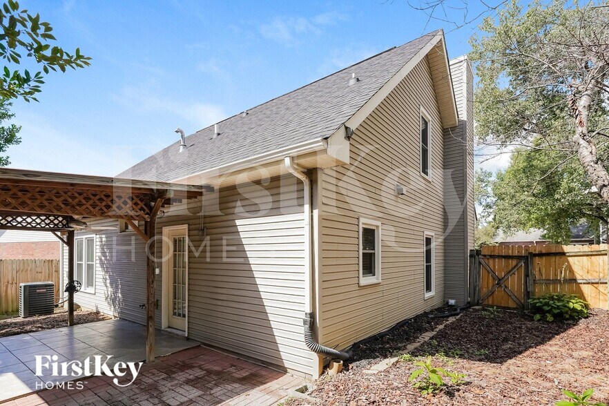 Building Photo - 802 Conway Pl