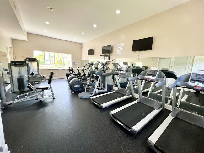 Building Photo - 2126 NE 38th Rd