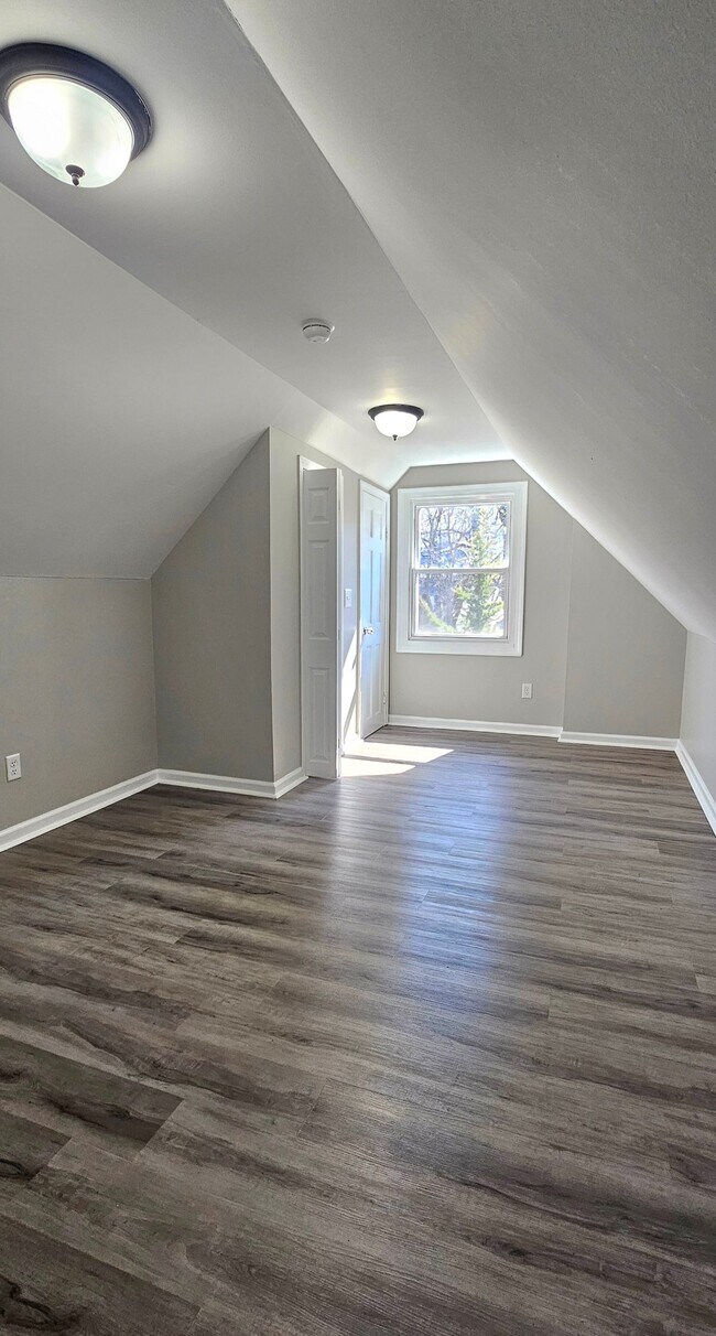 Building Photo - 515 Quinnipiac Ave