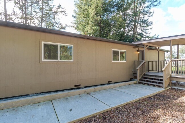 Building Photo - 3995 Roblar Rd