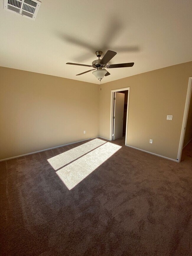Building Photo - Spacious Townhouse with Loft & Rare 3-Car Garage!