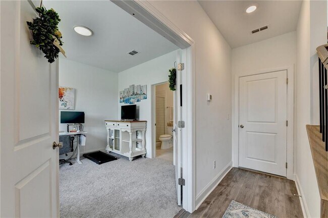 Building Photo - 522 Healy Dr