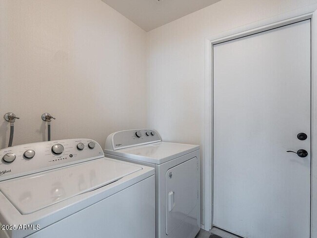 Building Photo - 5817 S Siesta Ln