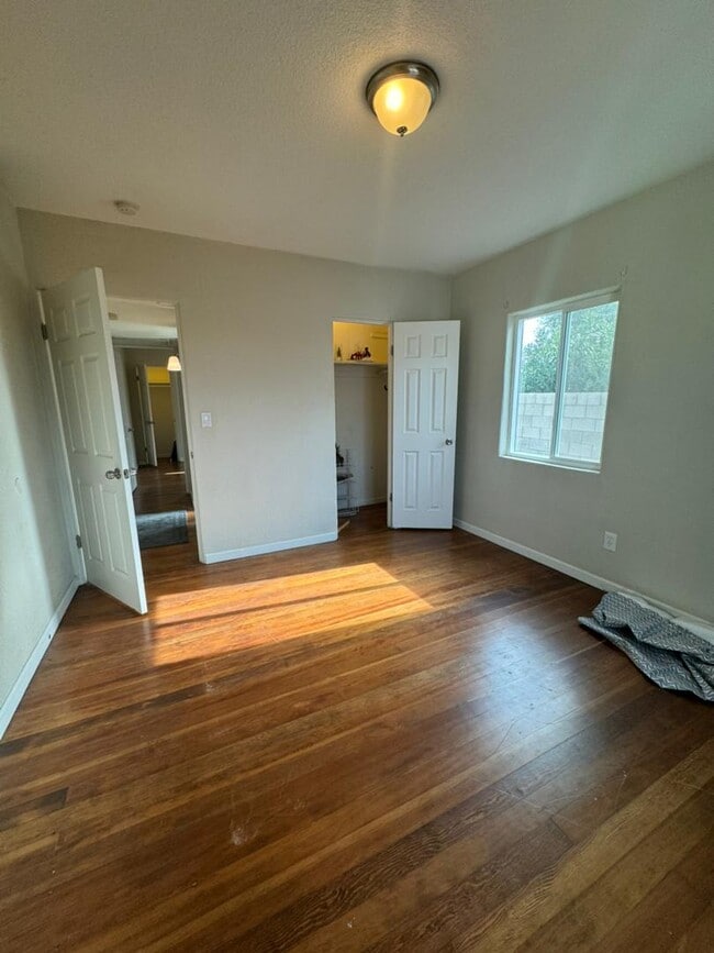 Building Photo - 813 N Center Ave