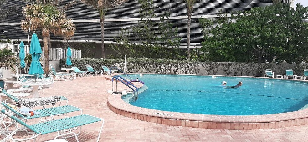 Building Photo - 710 N Ocean Blvd