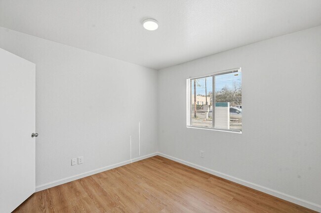 Building Photo - 317 N Vine Ave