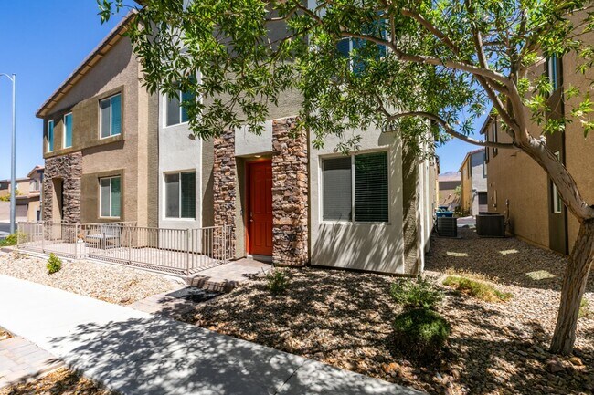 Building Photo - Spacious Townhouse with Loft & Rare 3-Car Garage!