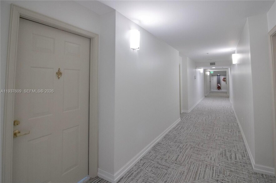 Building Photo - 2665 SW 37th Ave