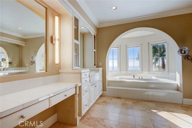 Building Photo - 10 Tasman Sea