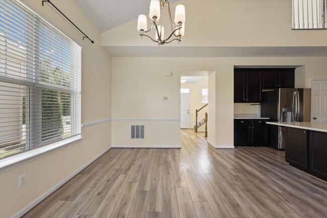Building Photo - 10242 Spring Iris Dr