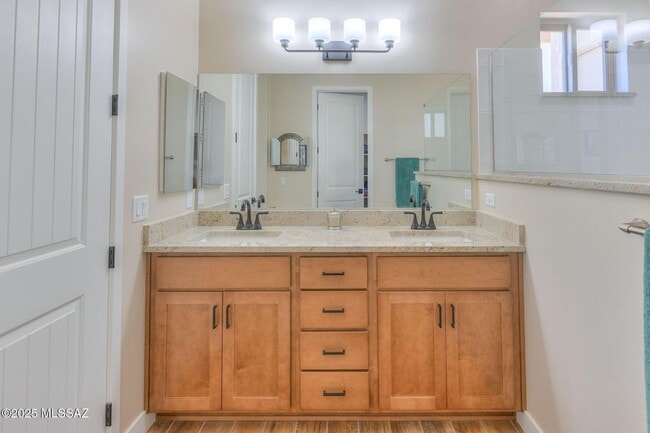 Building Photo - Kings Ranch