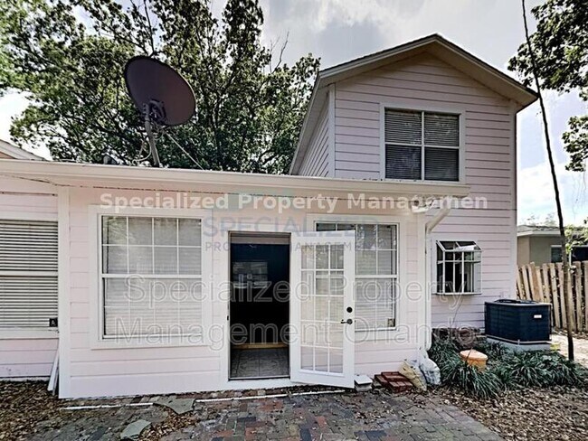 Building Photo - 805 W Smith St