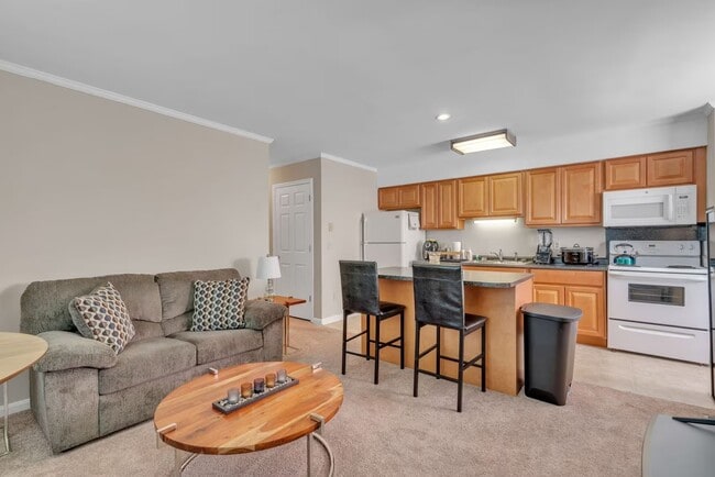 Building Photo - 1208 Seachase Ln