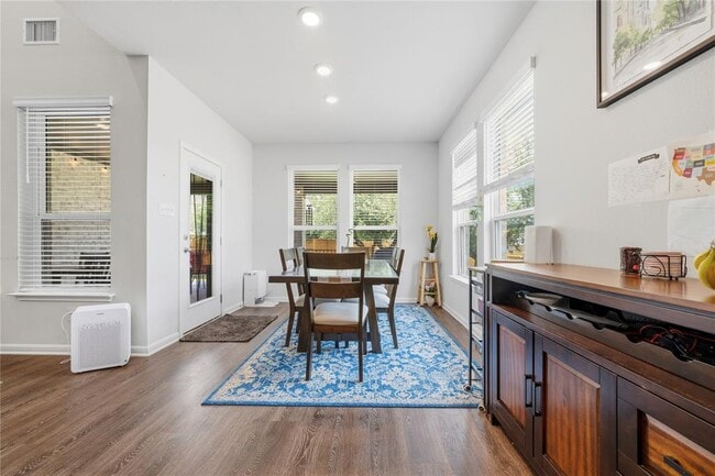Building Photo - 317 Barton Oak Trl
