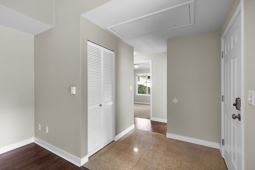 Building Photo - 4308 NE Sunset Blvd