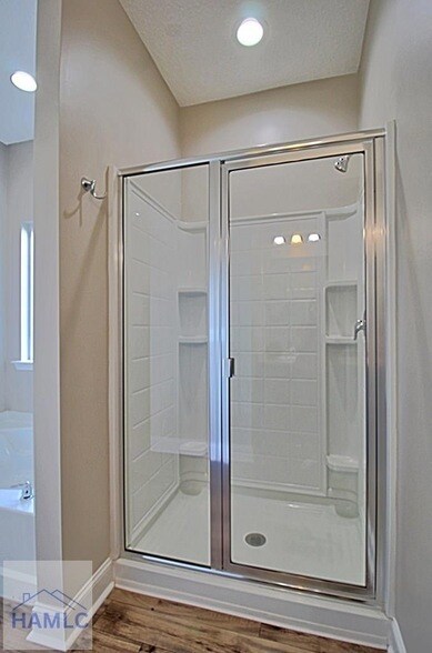 Building Photo - 582 Burke Dr