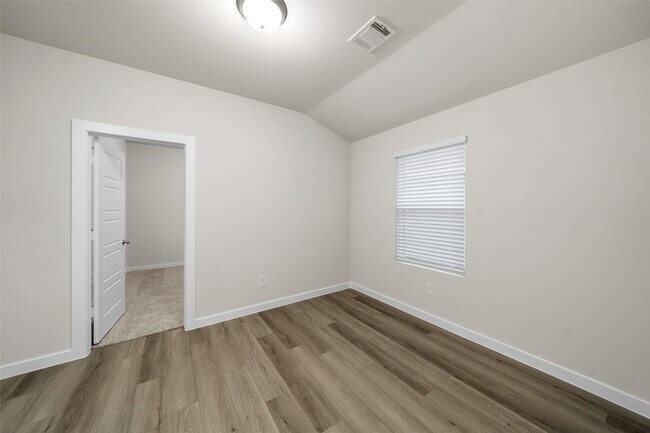 Building Photo - 18123 Martin Pines Dr