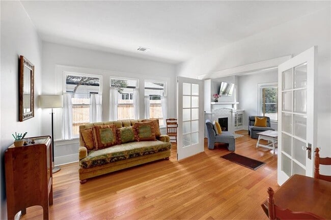 Building Photo - 1604 S Main St