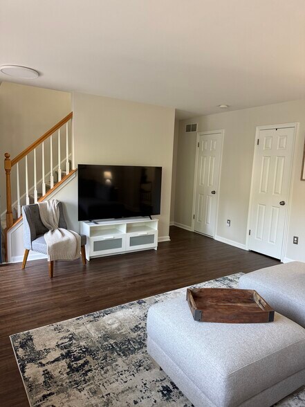 Building Photo - 5509 Rinker Cir