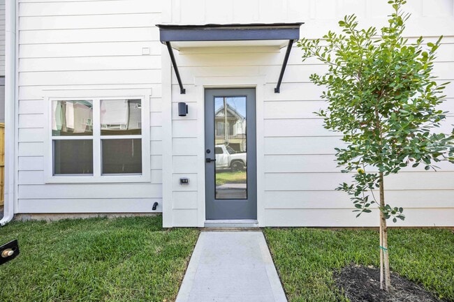 Building Photo - 6735 Peerless St