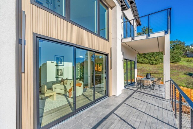 Building Photo - 1580 Clear Ridge Dr