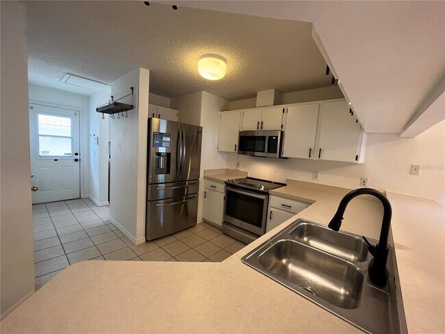 Building Photo - 7503 S West Shore Blvd