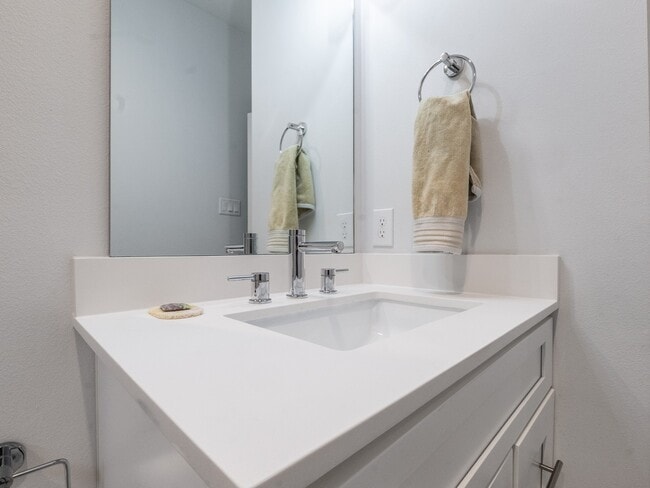 Building Photo - 210 E 32nd St