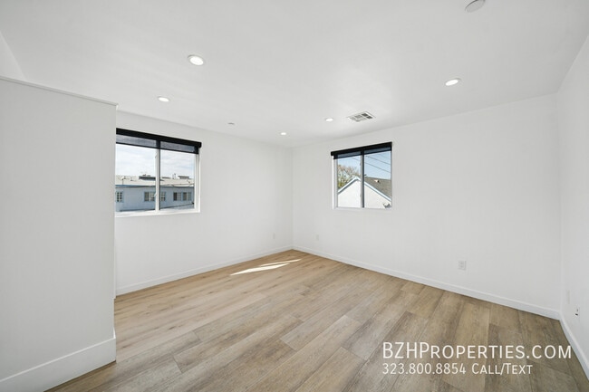 Building Photo - 835 N Harvard Blvd