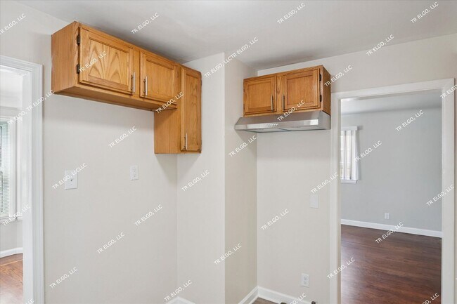 Building Photo - Charming 3-Bedroom Brick Ranch in highly d...