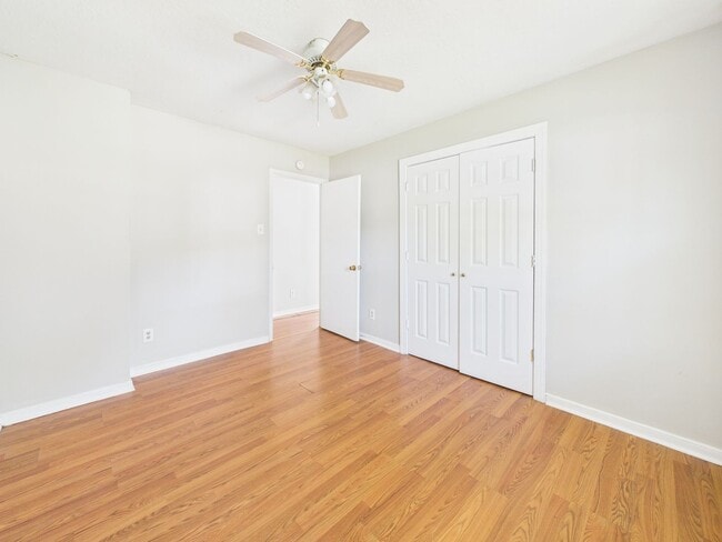 Building Photo - 835 Winnetka Ave