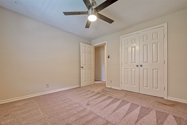 Building Photo - 9707 Kit St