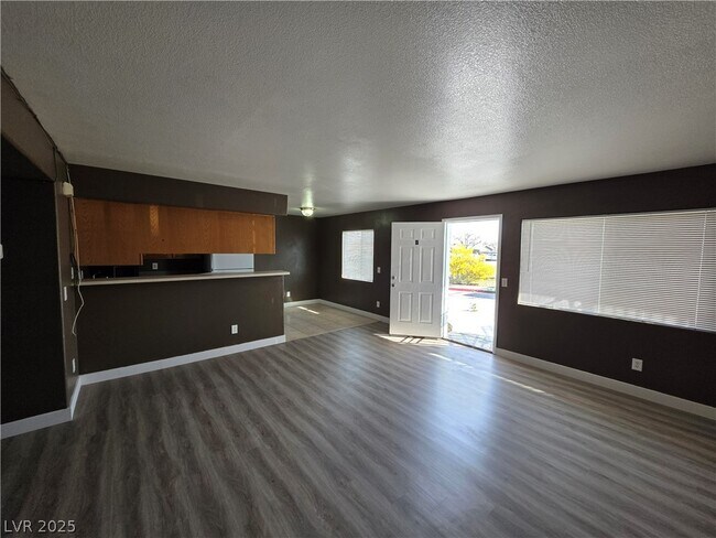 Building Photo - 5165 E Glendale Ave