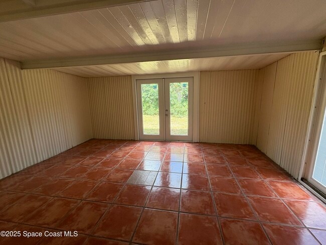 Building Photo - 620 Key Largo Dr S