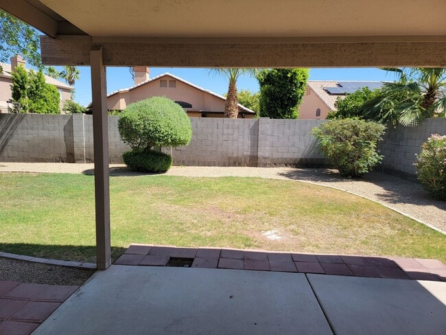 Building Photo - Updated 3 bed with 3-Garage in Bridlewood Subdivision