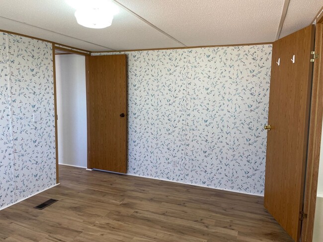 Building Photo - 3 BED 2 BATH MOBILE HOME LOCATED IN DENTON...