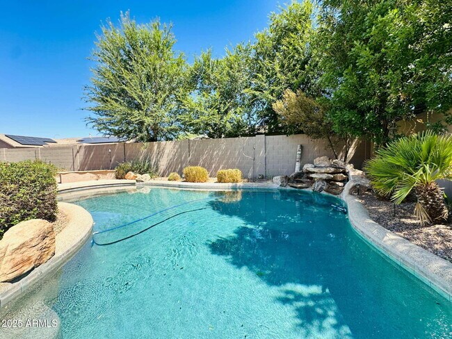 Building Photo - 2720 E Hazeltine Way