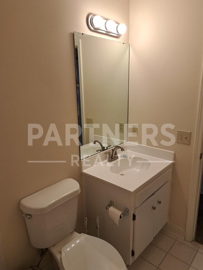 Building Photo - 844 Brookland Curv