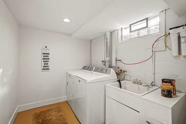 Building Photo - Updated 3 bedroom Delafield ranch