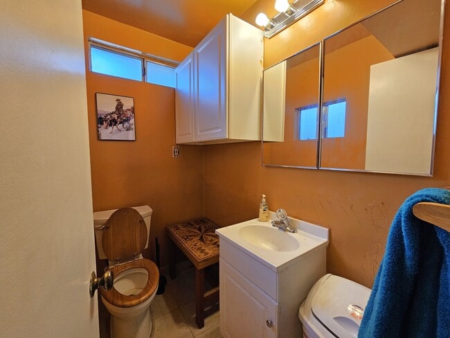 Building Photo - 46184 Park Dr