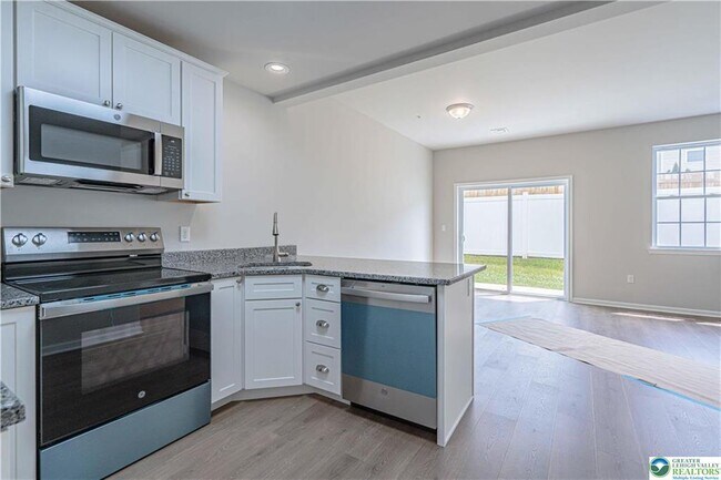 Building Photo - 746 Blue Heron Dr