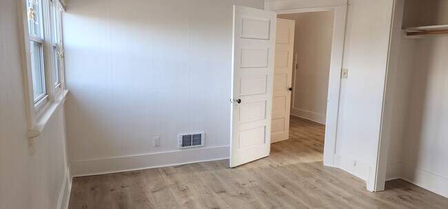 Building Photo - 32nd1414