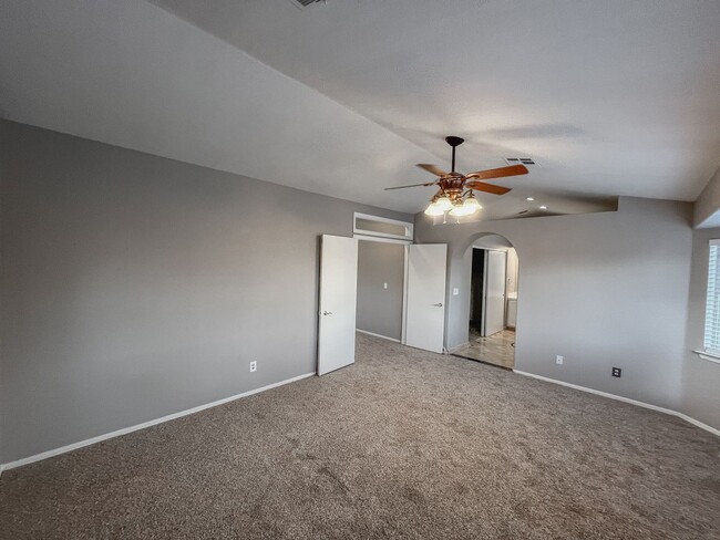 Building Photo - Spacious 4-Bedroom Home in Prime Green Val...