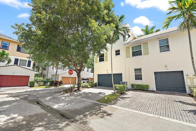 Building Photo - 1522 Limetree Bay Ave