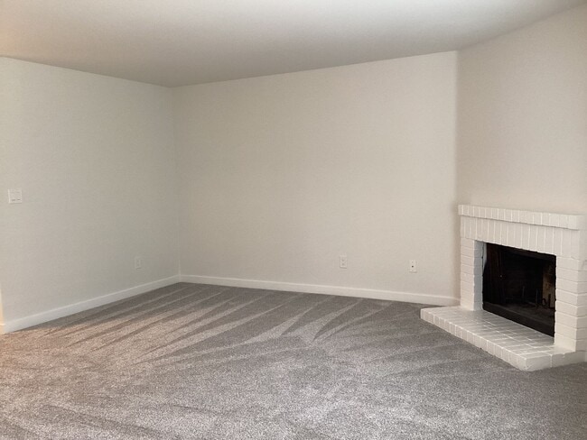 Building Photo - Updated 3-Bedroom Home in Bluegrass Commun...