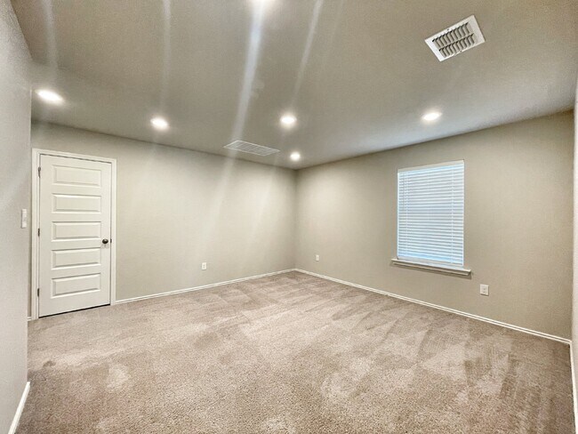 Building Photo - Adorable home located in the community of ...