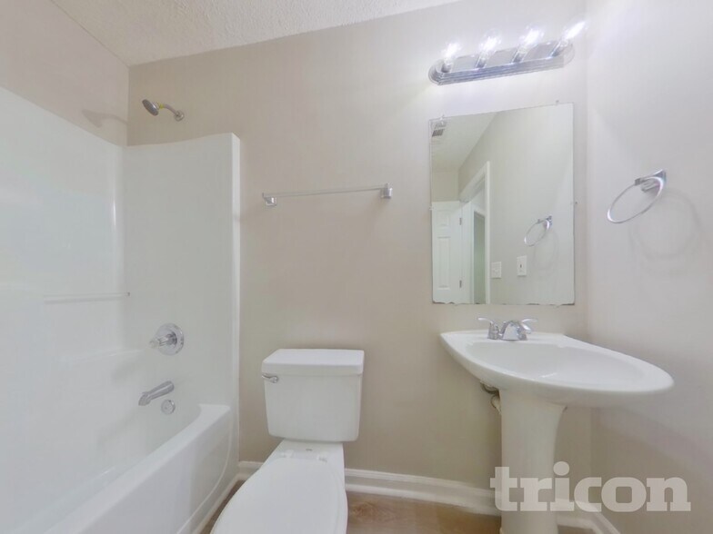 Building Photo - 3547 Lehigh Way